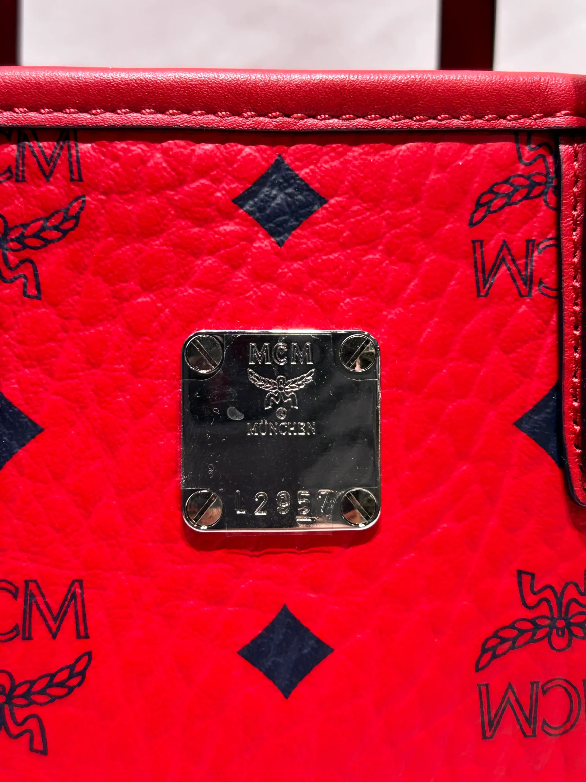 1054-mcm-bag-leather-red-bucket-bag-5.webp MCM/Bag/Leather/RED/BUCKET BAG