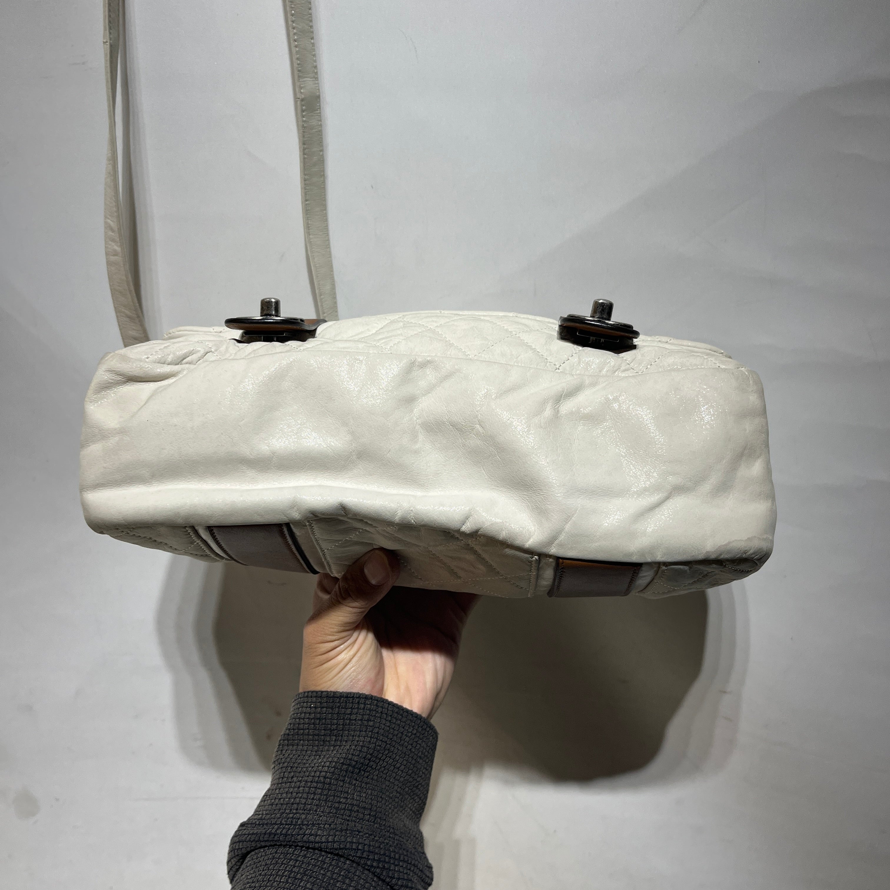 CHANEL/Cross Body Bag/Leather/CRM/QUILTED DOUBLE TWIST LOCK