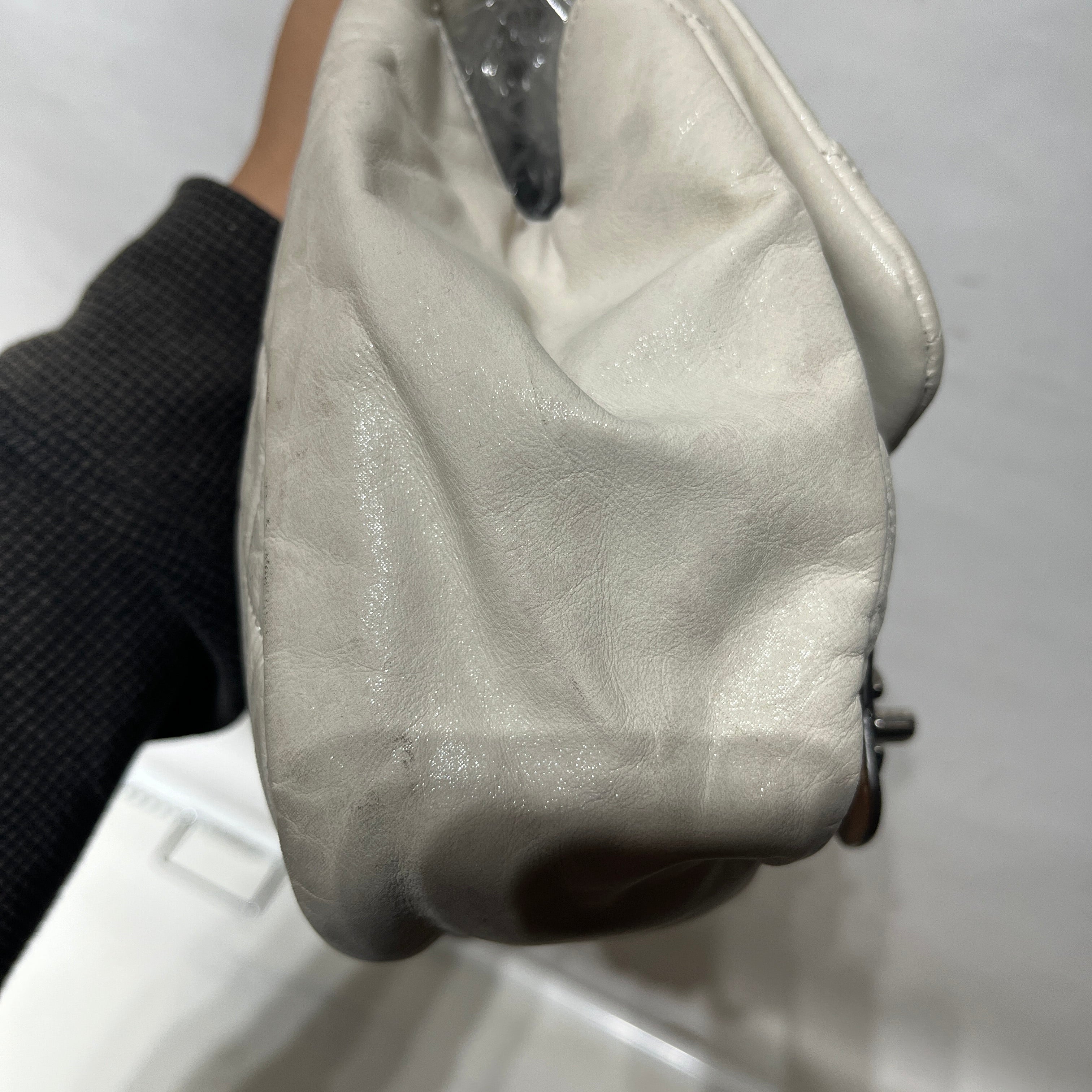 CHANEL/Cross Body Bag/Leather/CRM/QUILTED DOUBLE TWIST LOCK