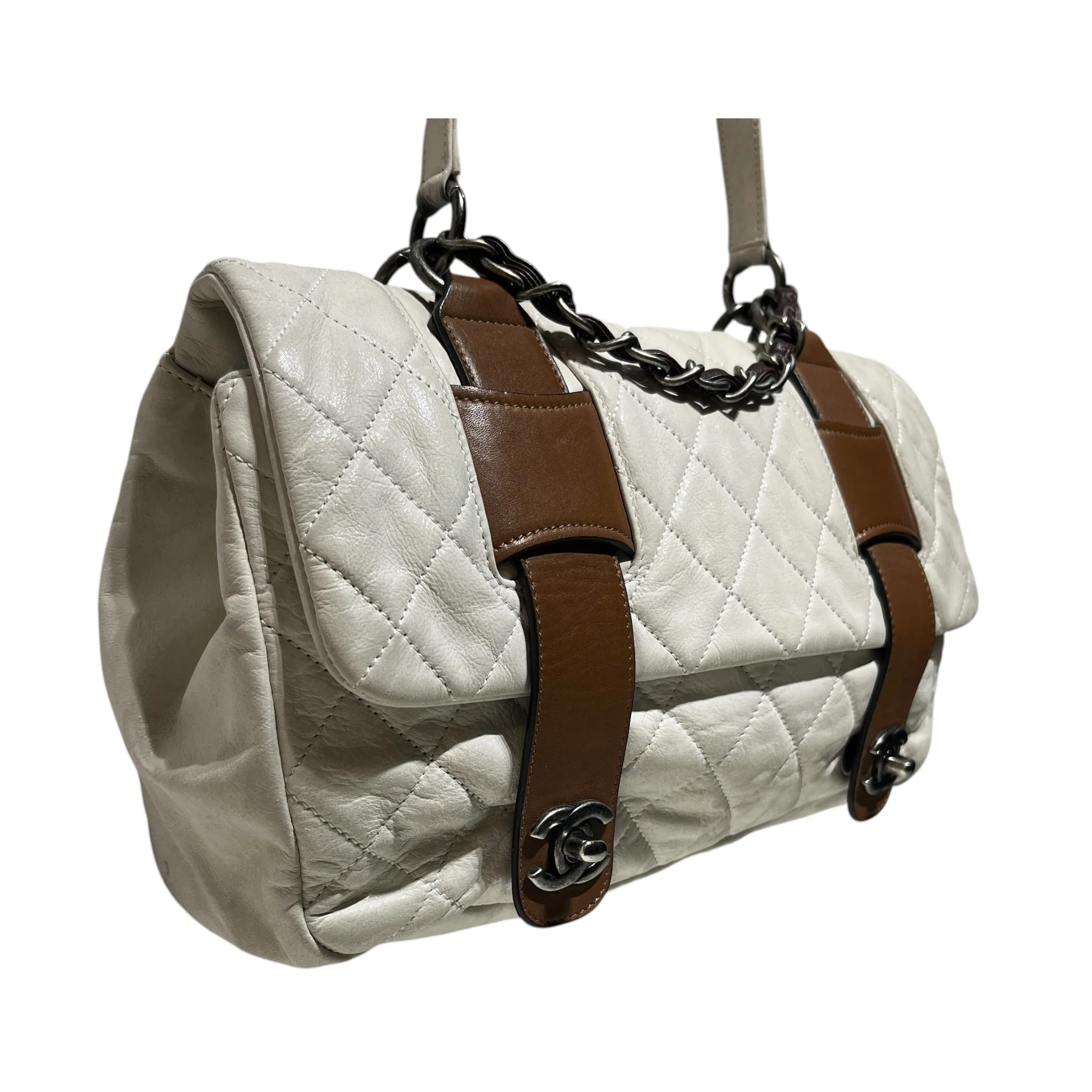 CHANEL/Cross Body Bag/Leather/CRM/QUILTED DOUBLE TWIST LOCK