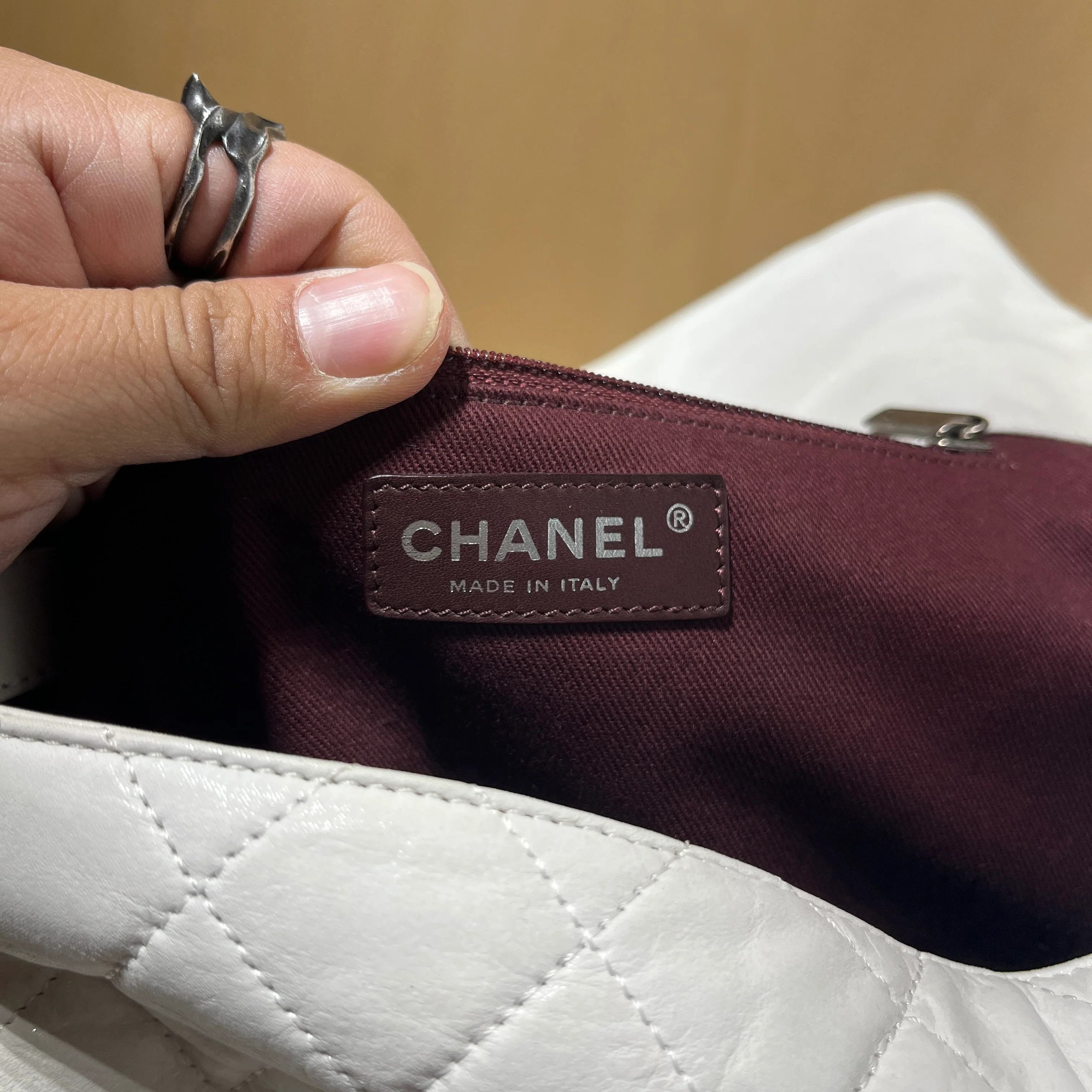 CHANEL/Cross Body Bag/Leather/CRM/QUILTED DOUBLE TWIST LOCK