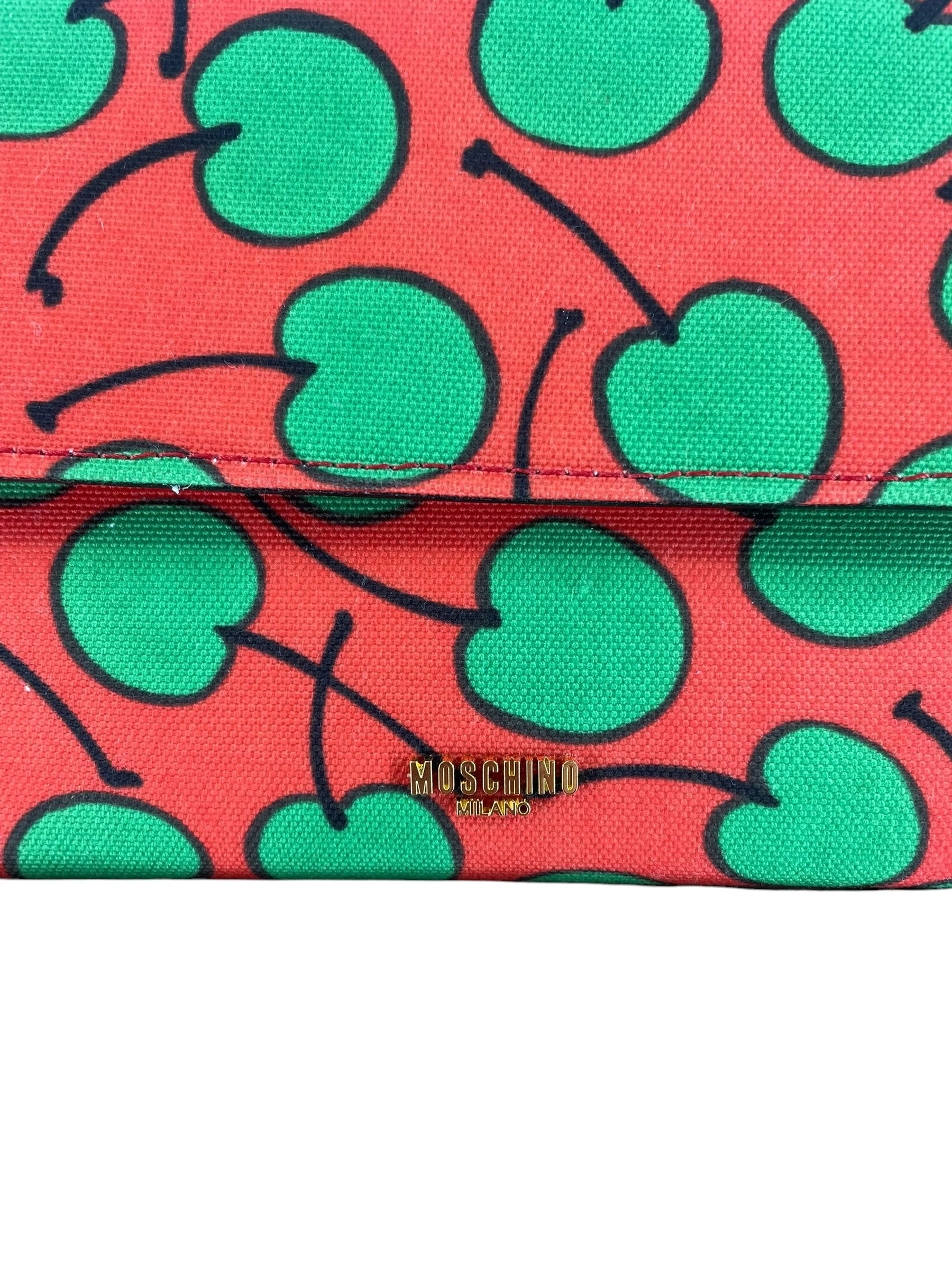 1327-moschino-clutch-bag-all-over-print-orn-green-cherries-5.webp MOSCHINO/Clutch Bag/All Over Print/ORN/GREEN CHERRIES