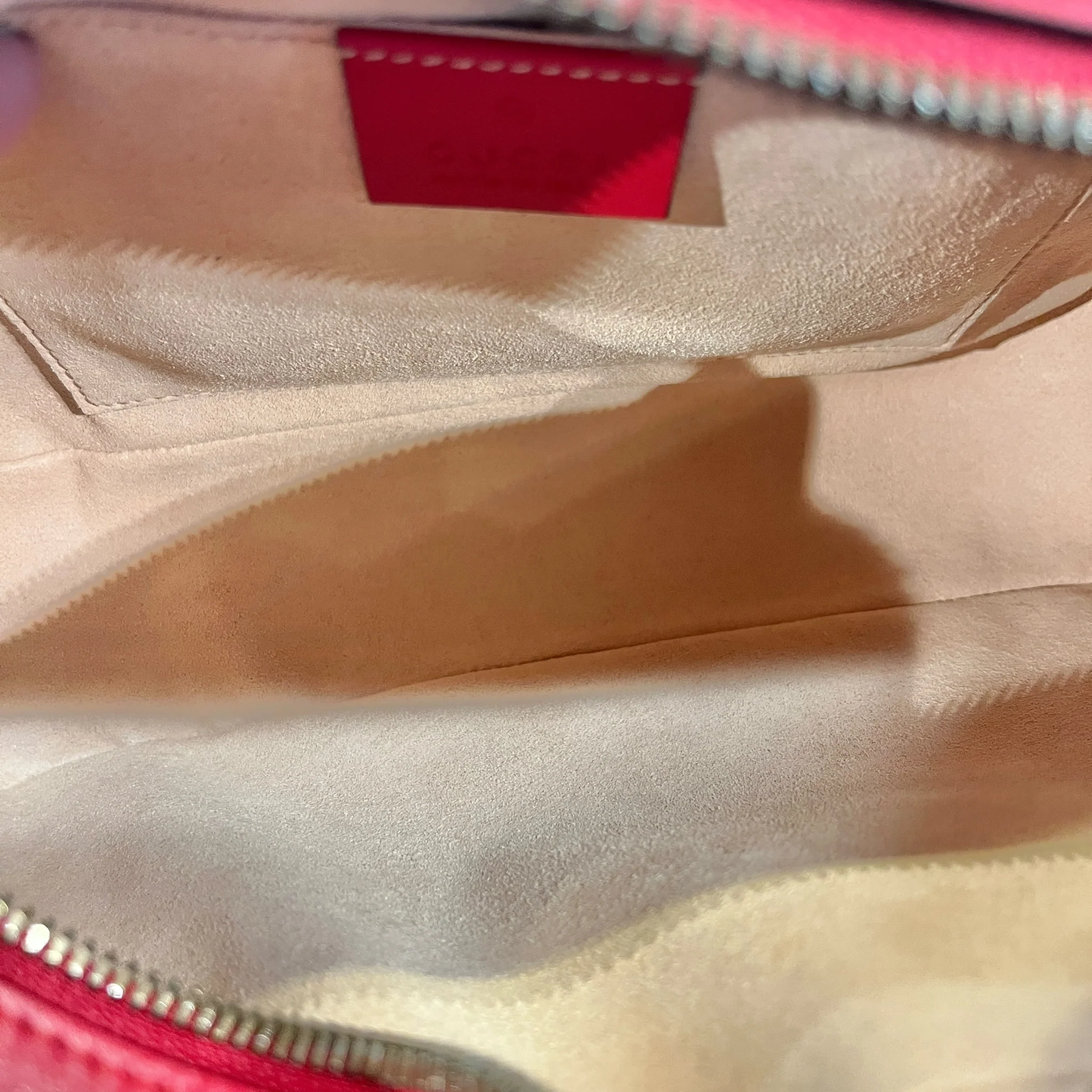 GUCCI/Cross Body Bag/Leather/RED/SMALL MARMONT MATELASSE
