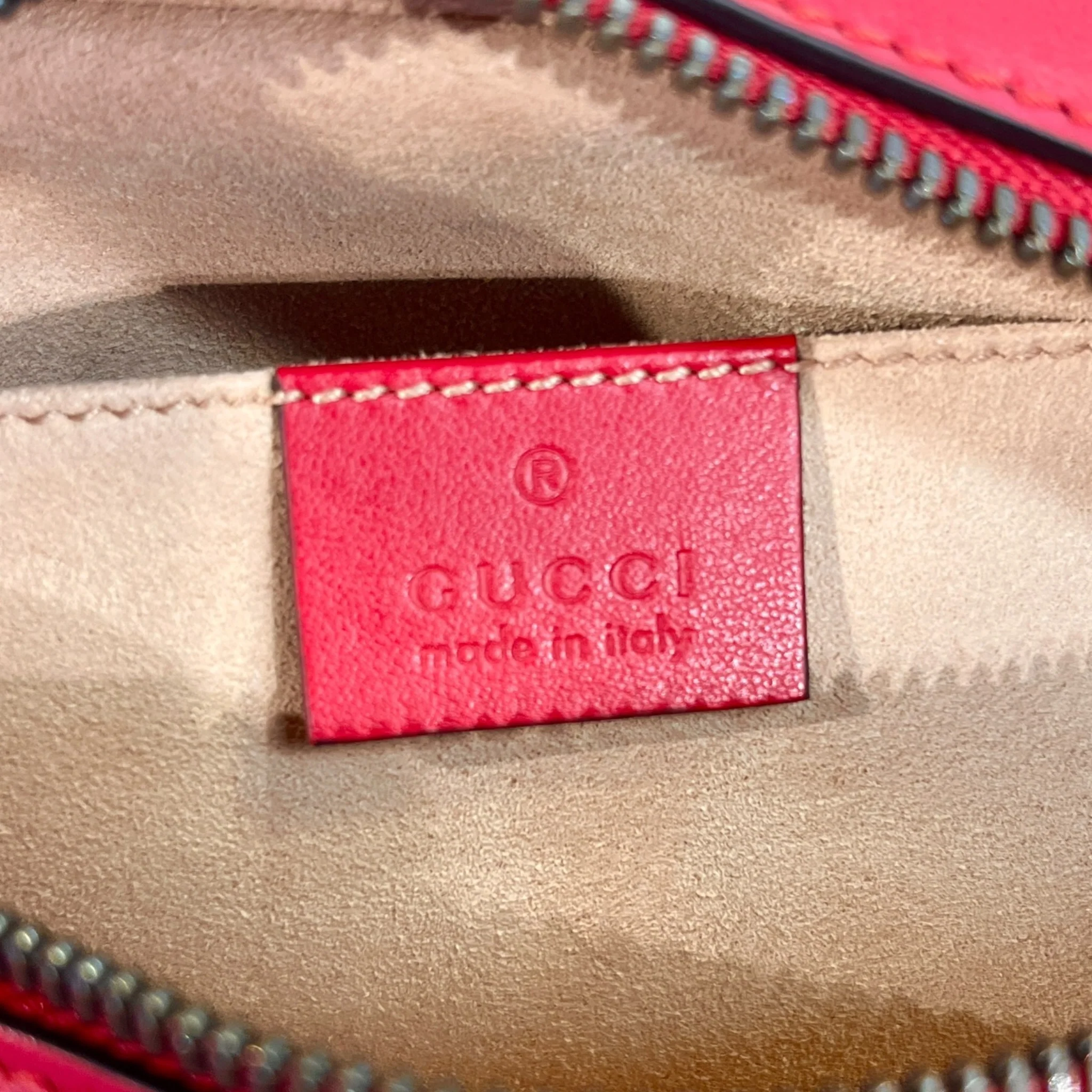 GUCCI/Cross Body Bag/Leather/RED/SMALL MARMONT MATELASSE