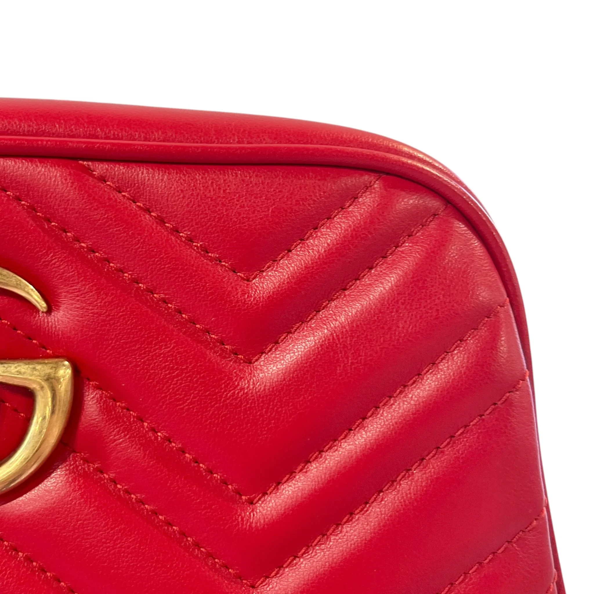 GUCCI/Cross Body Bag/Leather/RED/SMALL MARMONT MATELASSE