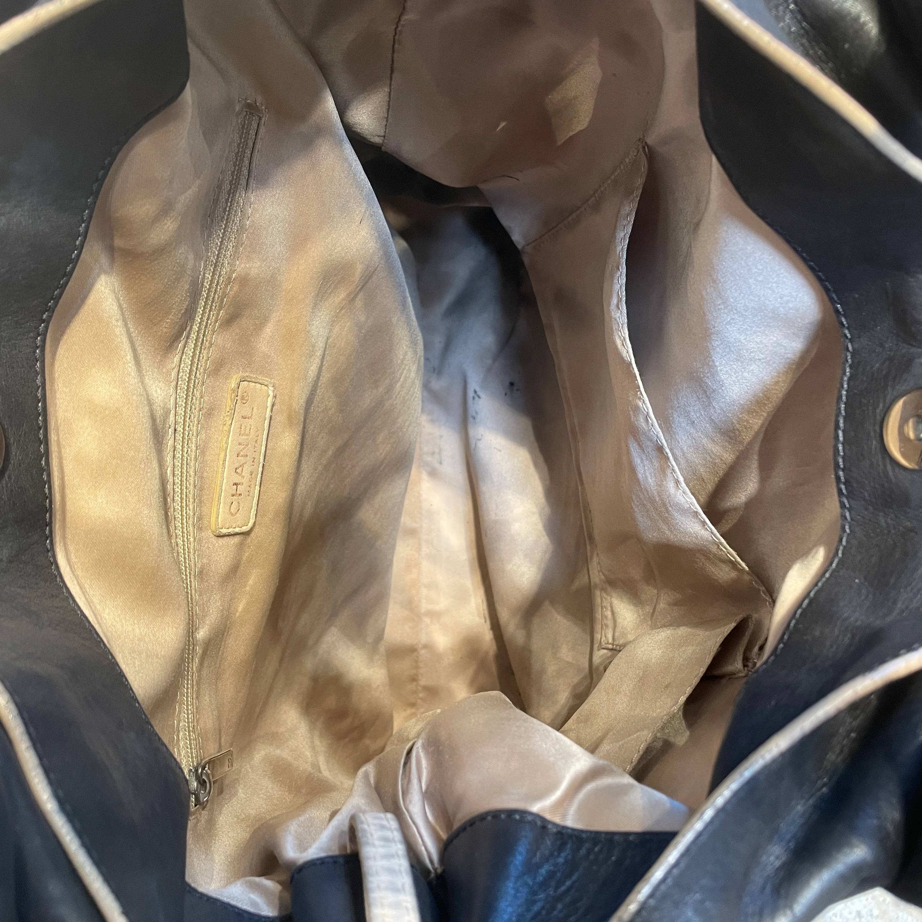CHANEL/Tote Bag/Lambskin/BLK/EDGY LARGE ZIP-UP TOTE