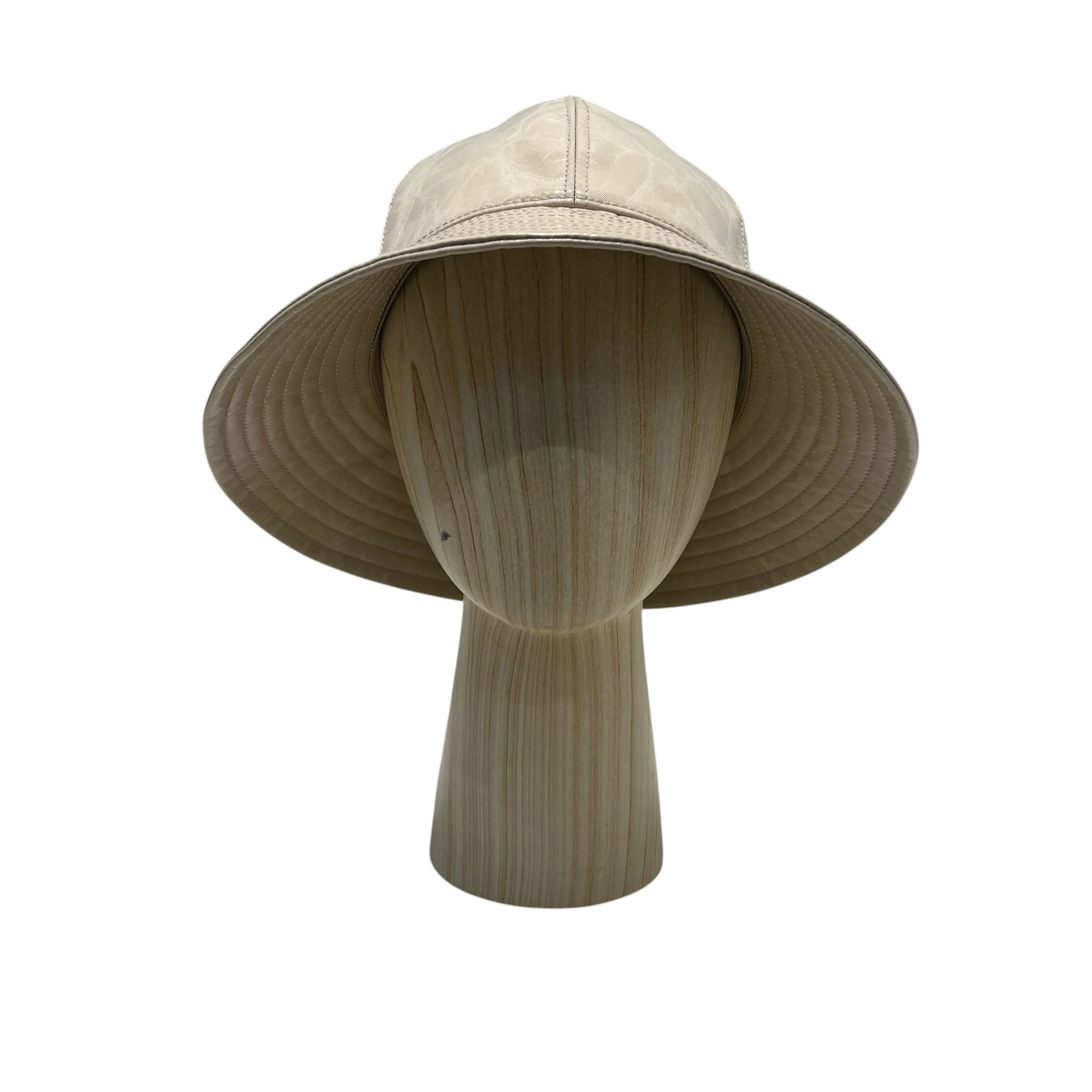 BURBERRY LONDON/Bucket Hat/S/Leather/CRM/PATENT LEATHER  GOLD EMBLEM