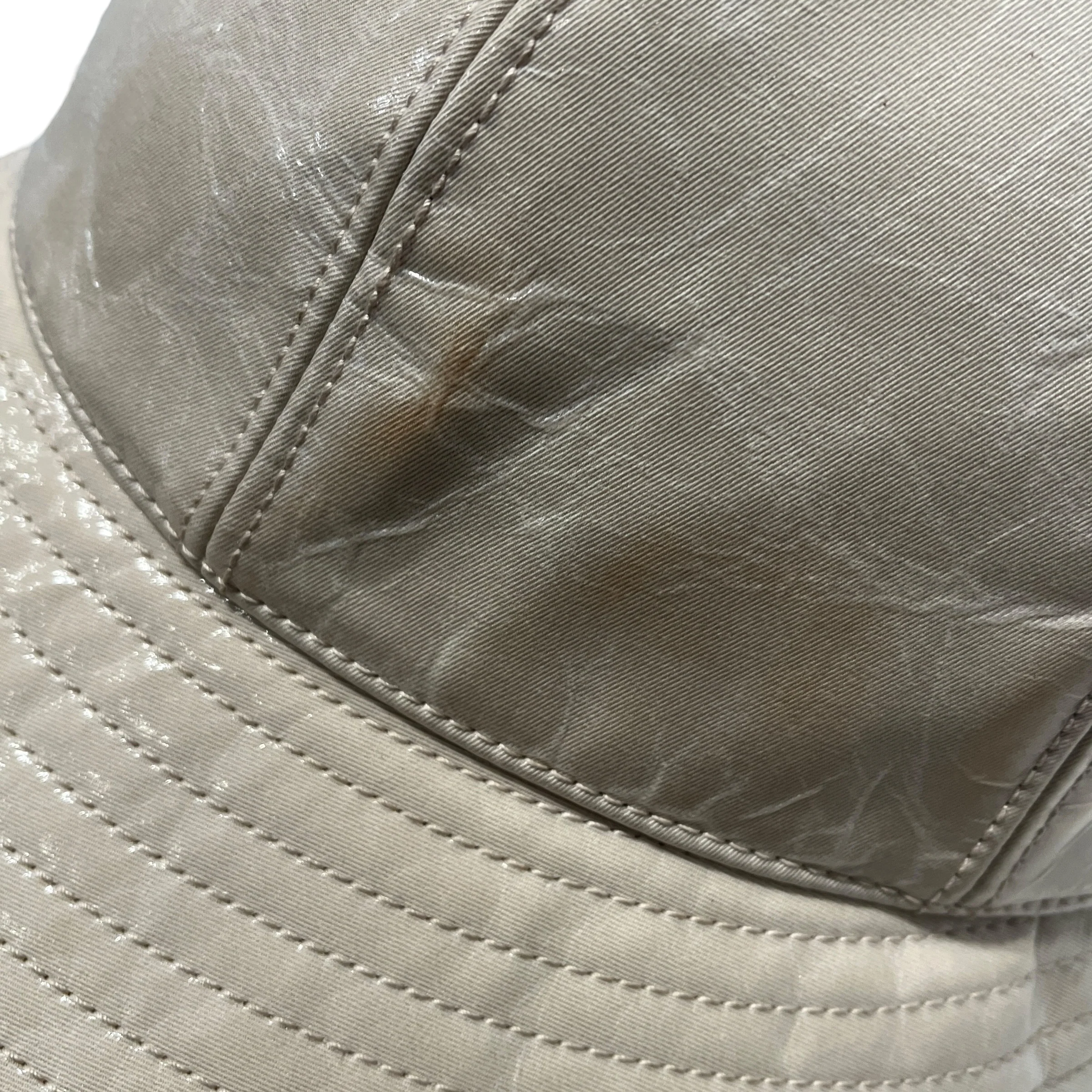 BURBERRY LONDON/Bucket Hat/S/Leather/CRM/PATENT LEATHER  GOLD EMBLEM