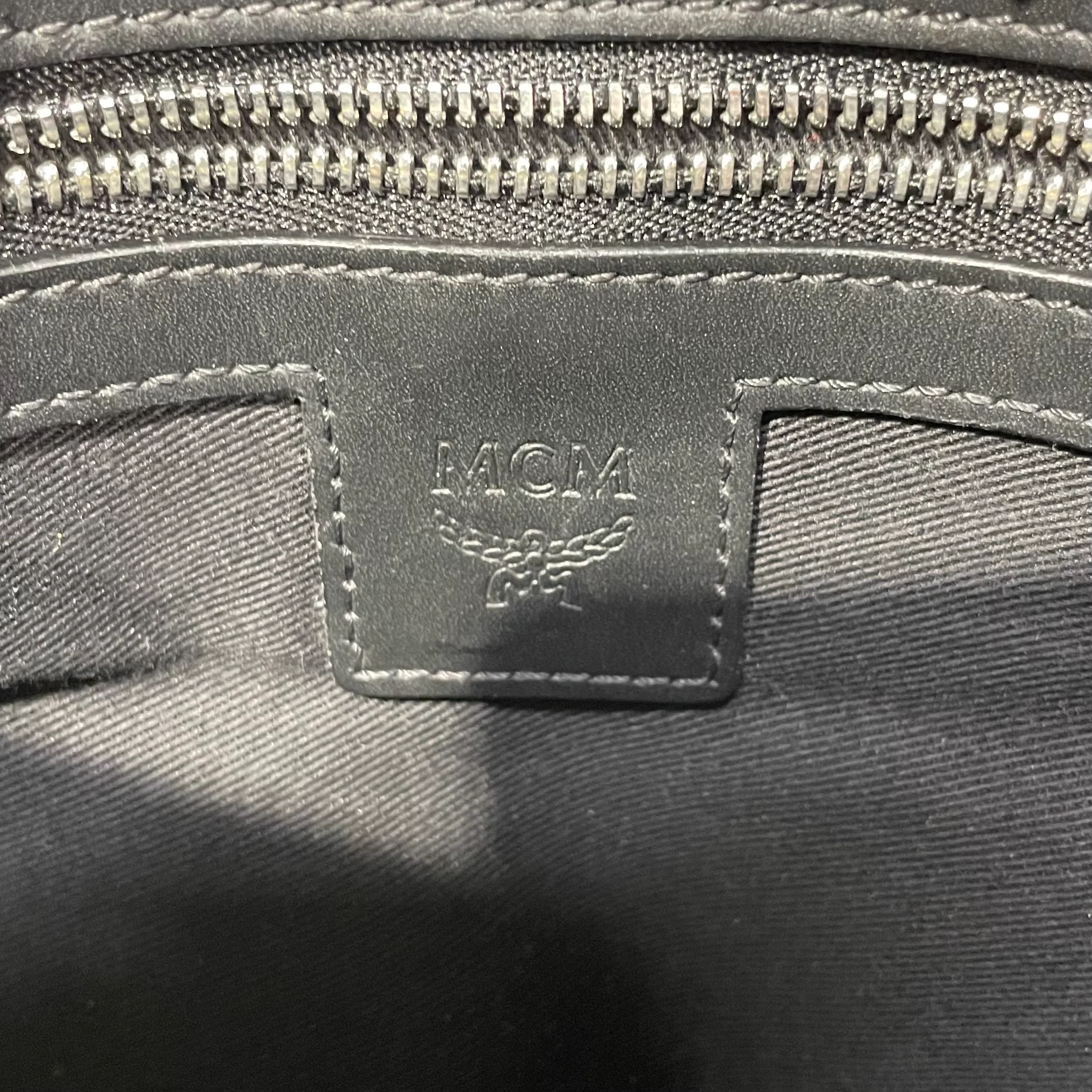 1850-mcm-cross-body-bag-monogram-leather-blk--5.webp MCM/Cross Body Bag/Monogram/Leather/BLK/