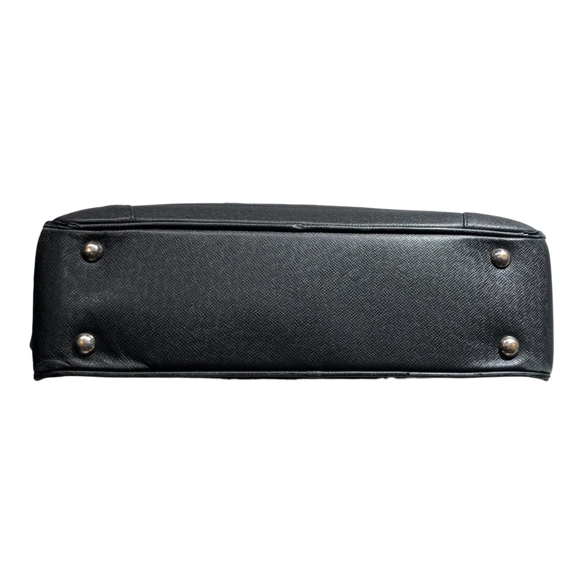 2039-louis-vuitton-briefcase-leather-blk-taiga-leather-3.webp LOUIS VUITTON/Briefcase/Leather/BLK/TAIGA LEATHER
