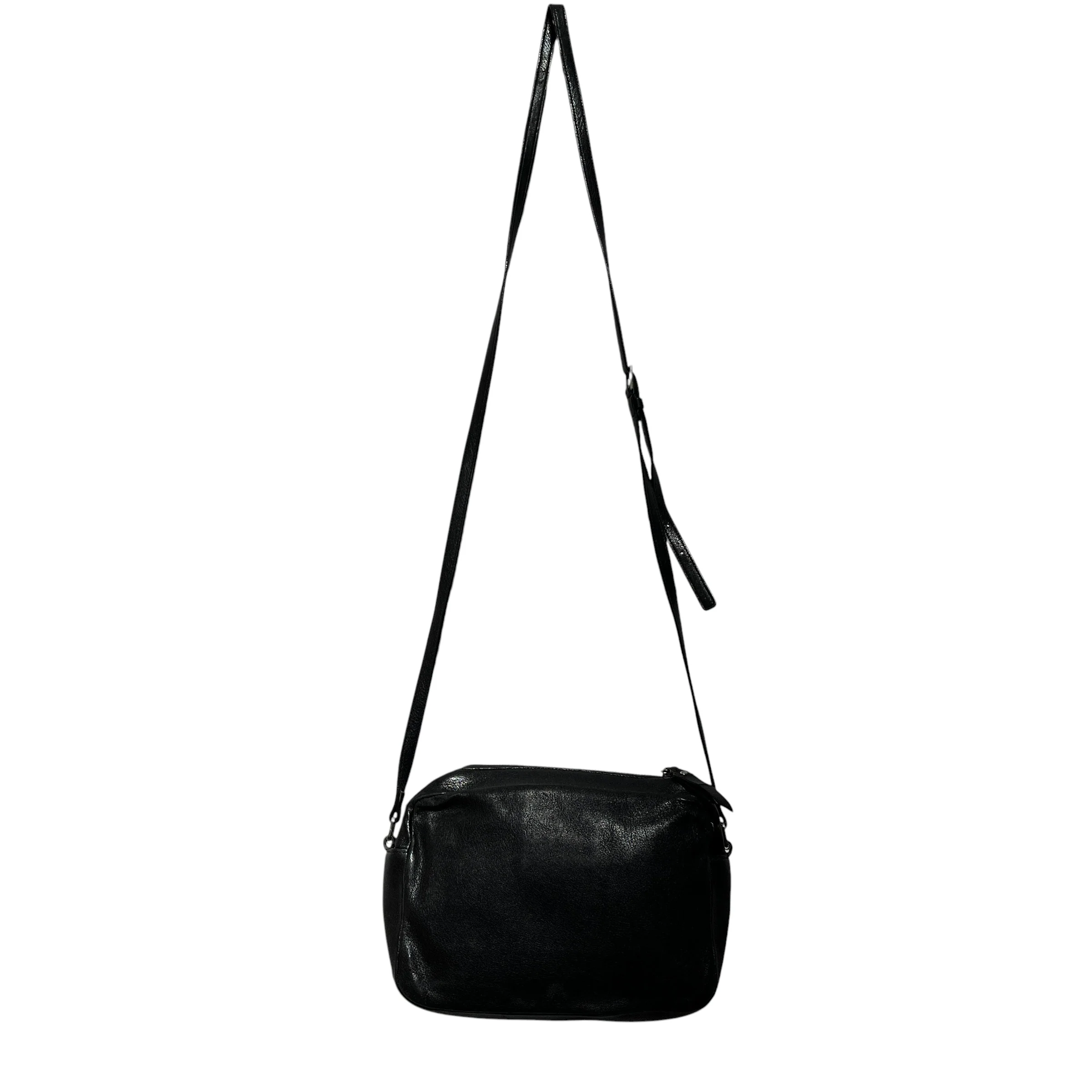 2120-yves-saint-laurent-cross-body-bag-leather-blk-lou-camera-bag-2.webp YVES SAINT LAURENT/Cross Body Bag/Leather/BLK/LOU CAMERA BAG
