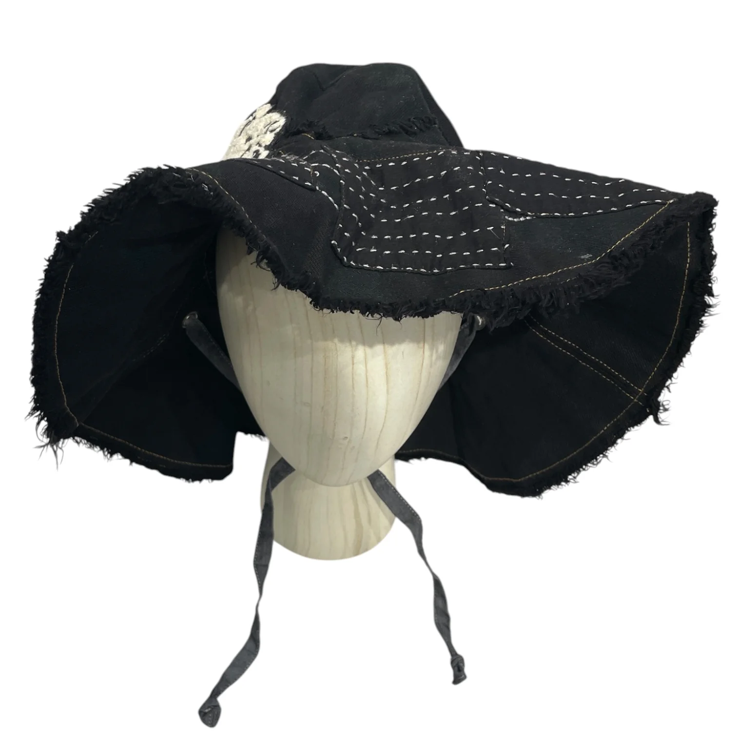 2134-denim-tears-levi-s-hat-cotton-blk-patchwork-hat-with-ties-1.webp DENIM TEARS/Levi's/Hat/Cotton/BLK/PATCHWORK HAT WITH TIES