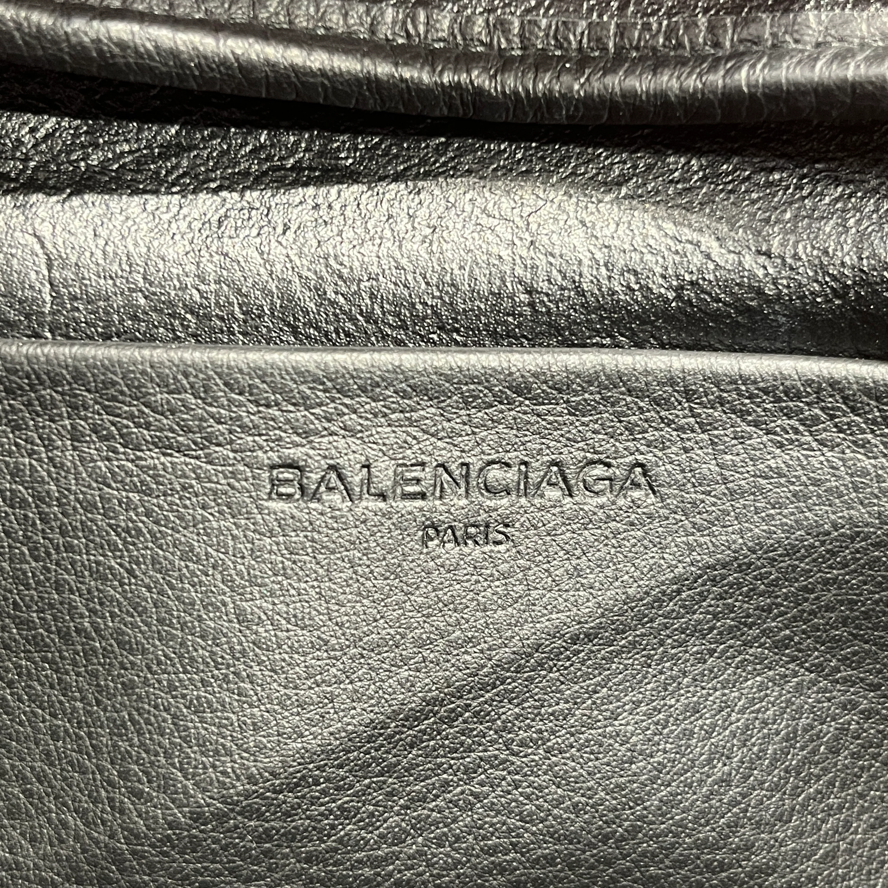 BALENCIAGA/Cross Body Bag/Graphic/Leather/WHT/EVERYDAY CAMERA BAG