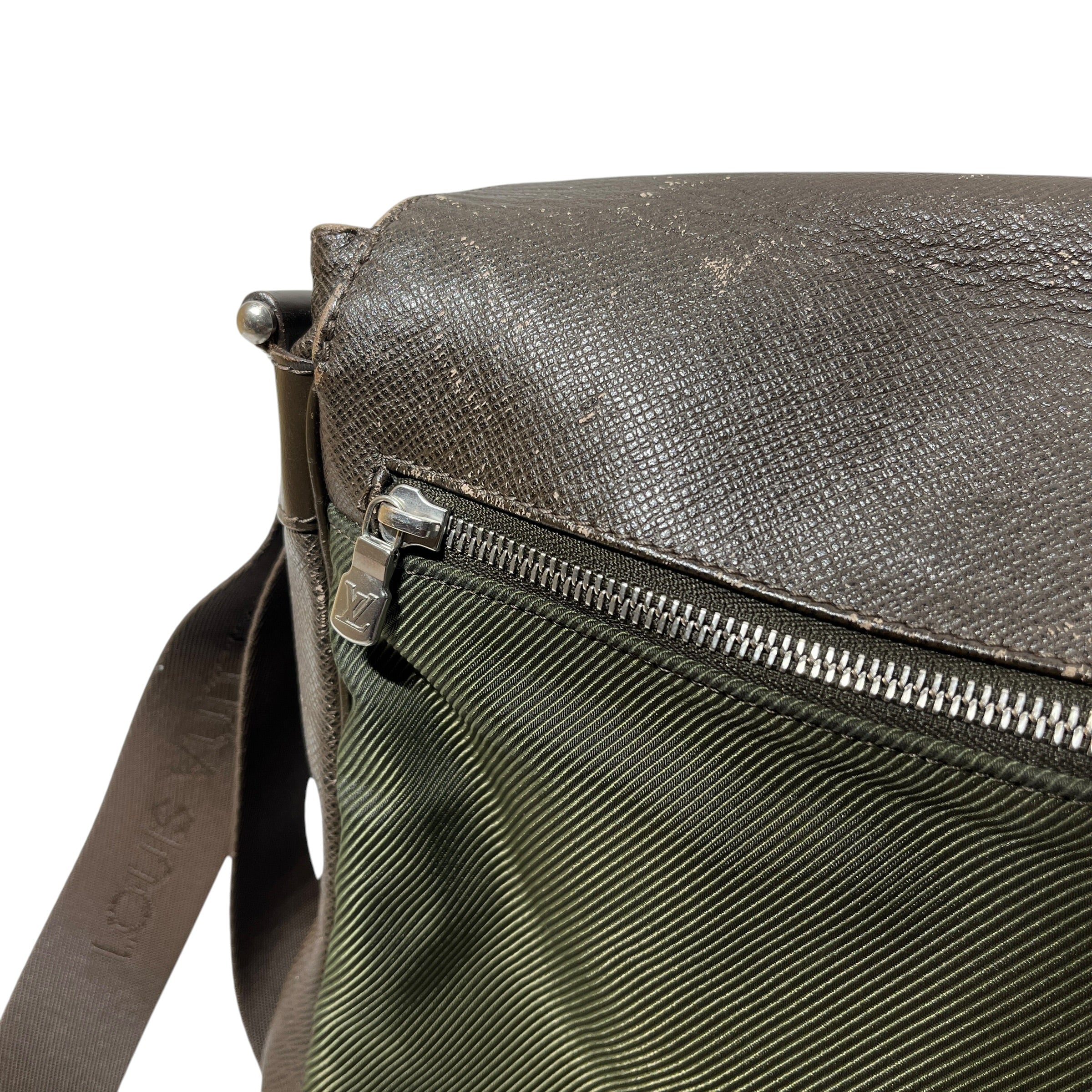 LOUIS VUITTON/Cross Body Bag/Leather/BRW/messenger bag, silver accents