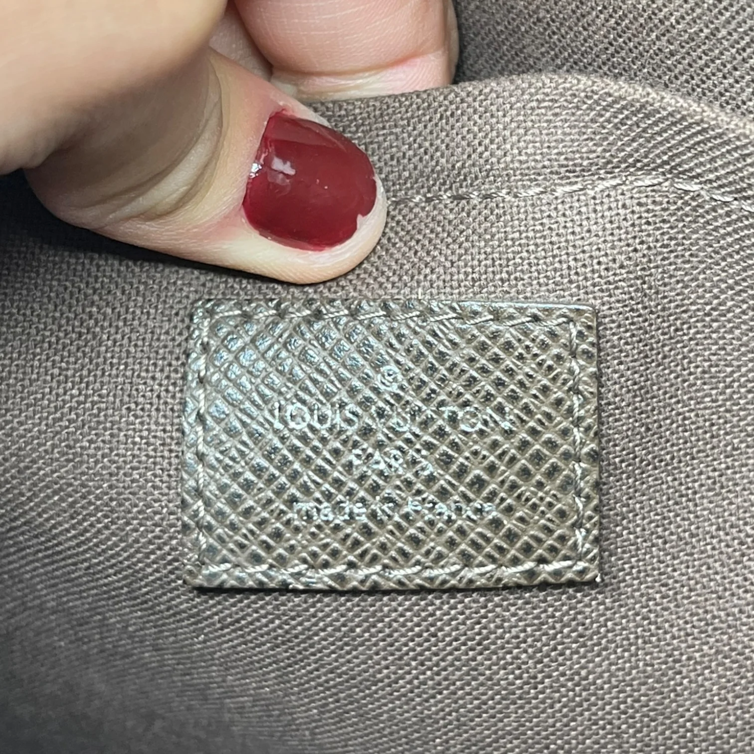 2206-louis-vuitton-cross-body-bag-leather-brw-taiga-andrei-bag-3.webp LOUIS VUITTON/Cross Body Bag/Leather/BRW/TAIGA ANDREI BAG