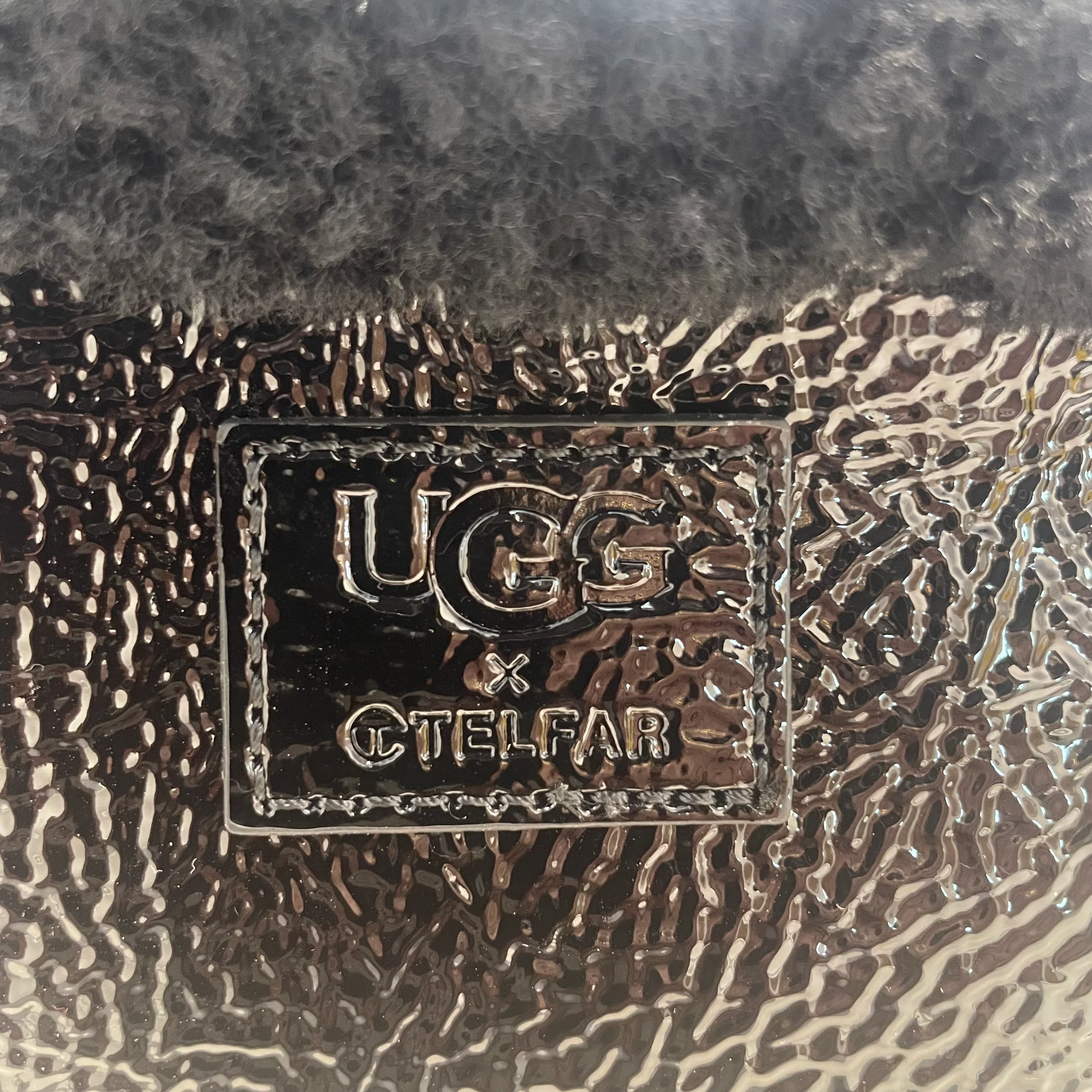 Telfar/UGG australia/Hand Bag/Leather/BLK/patent leather