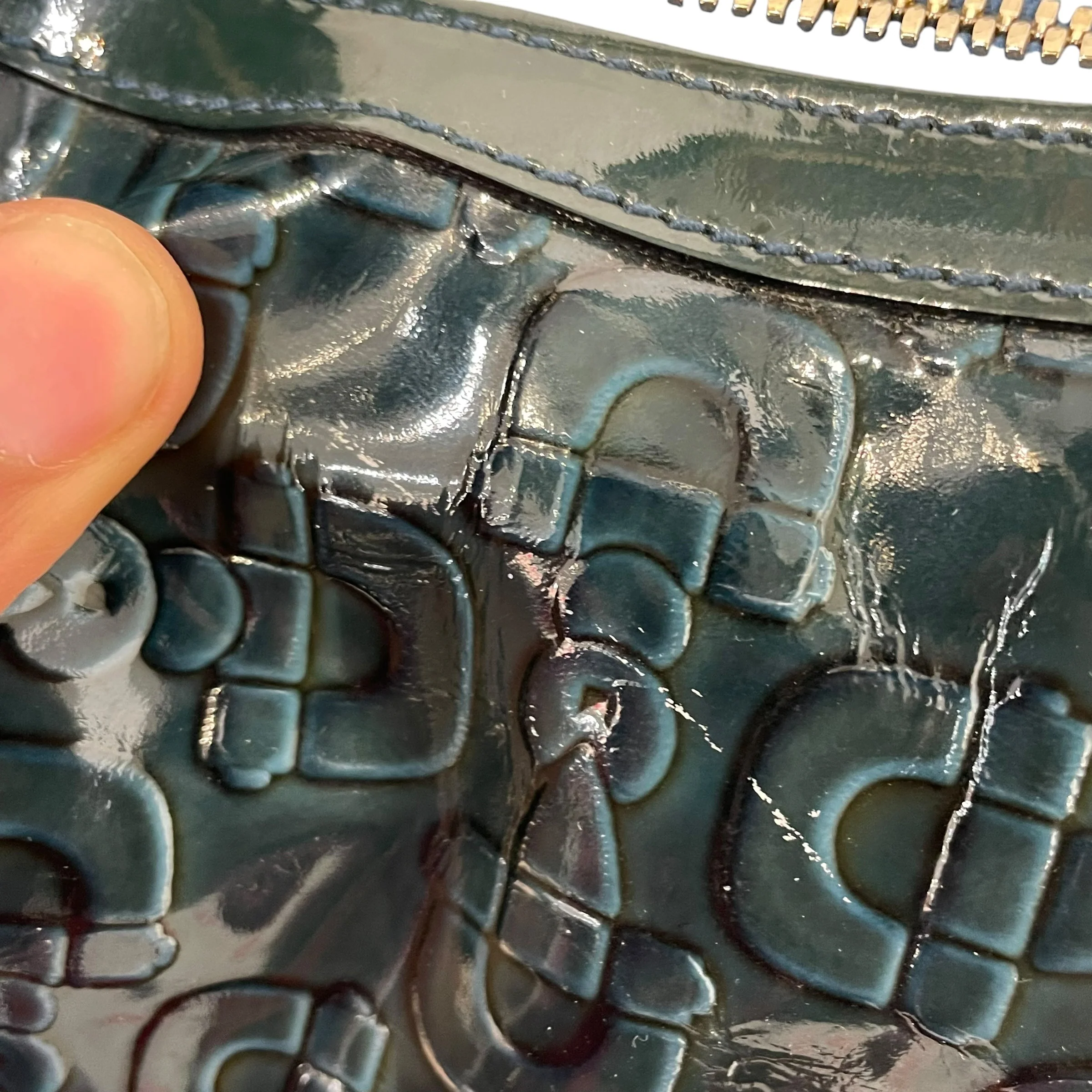 2431-gucci-hand-bag-all-over-print-leather-blu-patent-leather-horsebit-glam-8.webp GUCCI/Hand Bag/All Over Print/Leather/BLU/patent leather horsebit glam