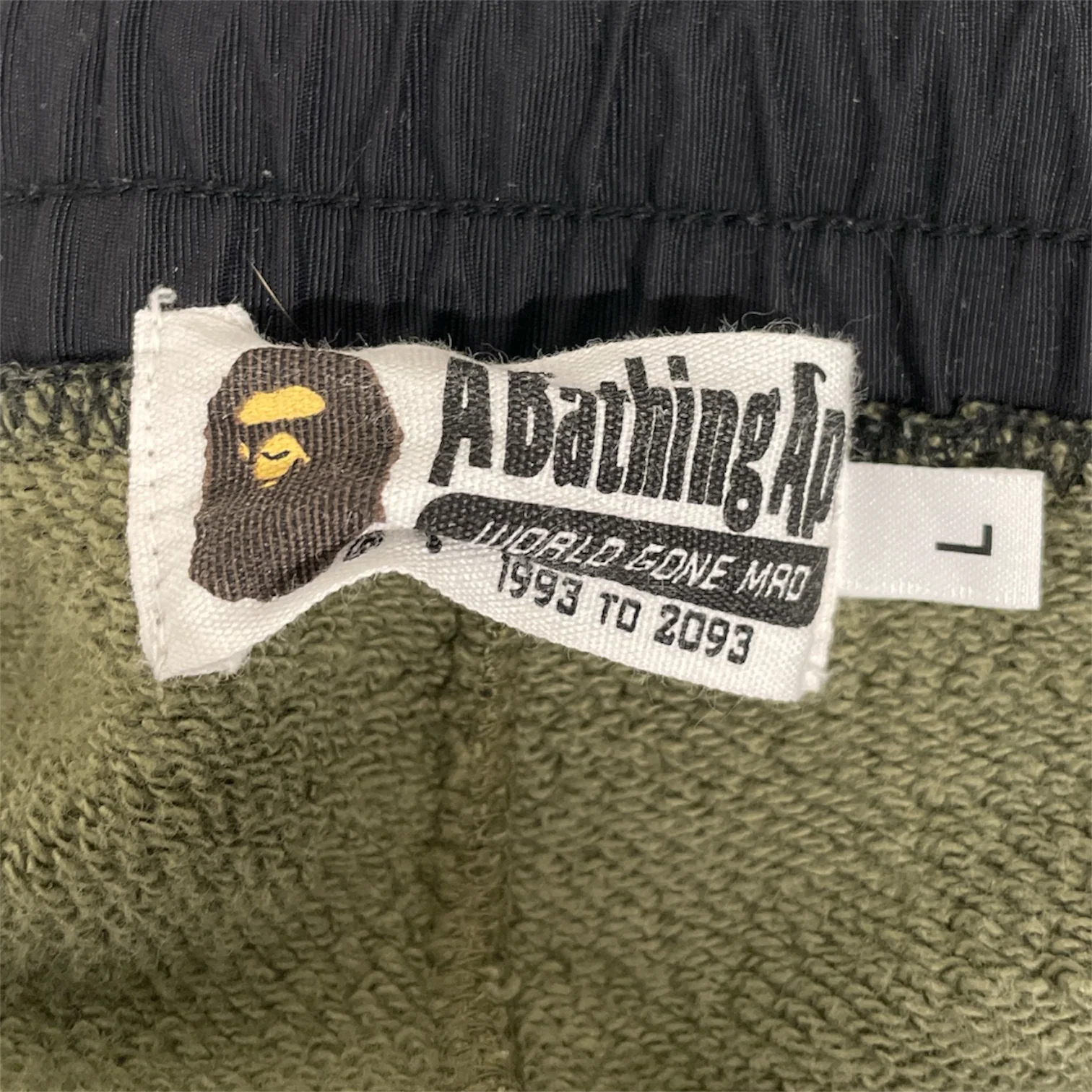 247-a-bathing-ape-pants-l-cotton-grn-camouflage-shark-cargo-sweatpants-3.webp A BATHING APE/Pants/L/Cotton/GRN/Camouflage/Shark Cargo Sweatpants
