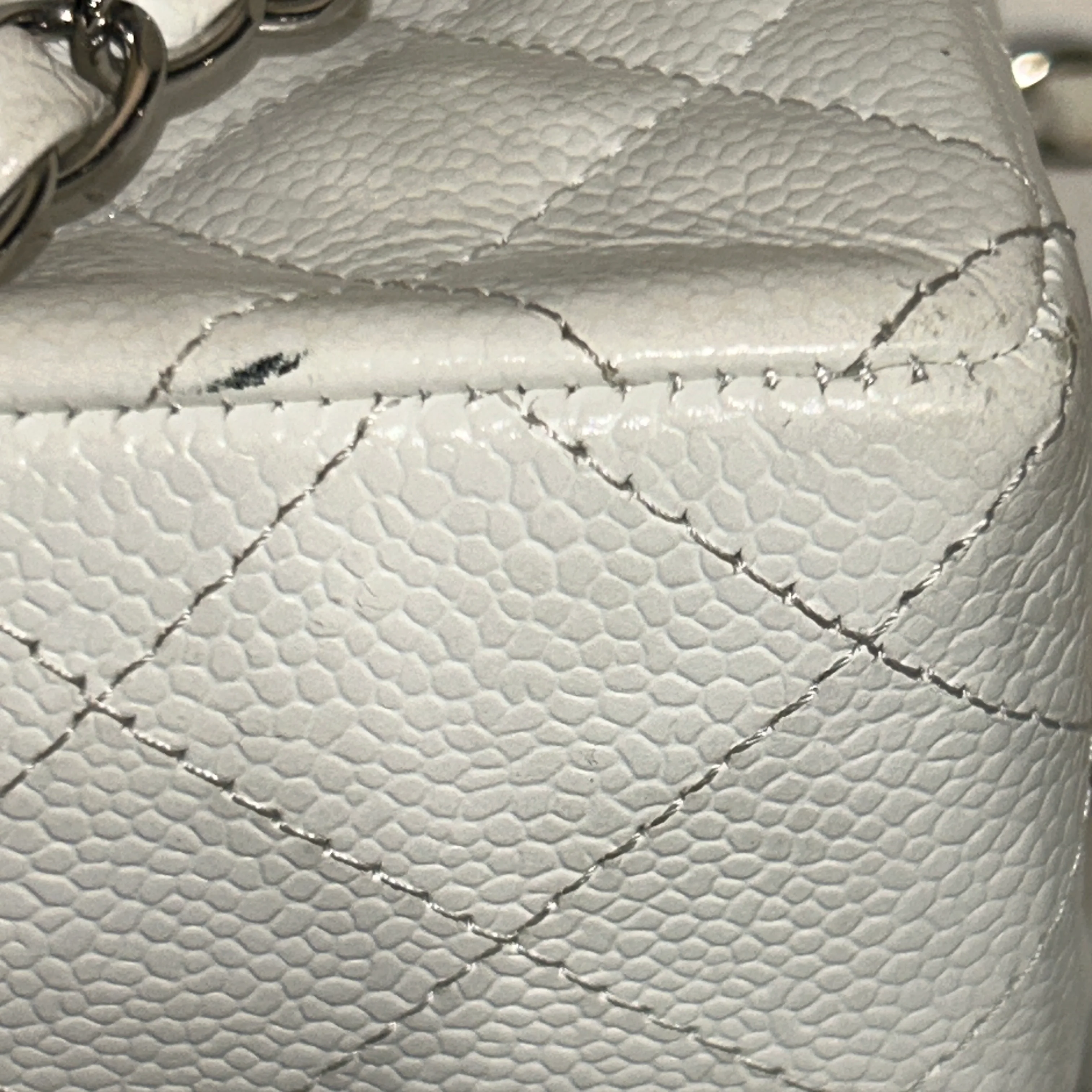 CHANEL/Bag/WHT/Mini Caviar Flap