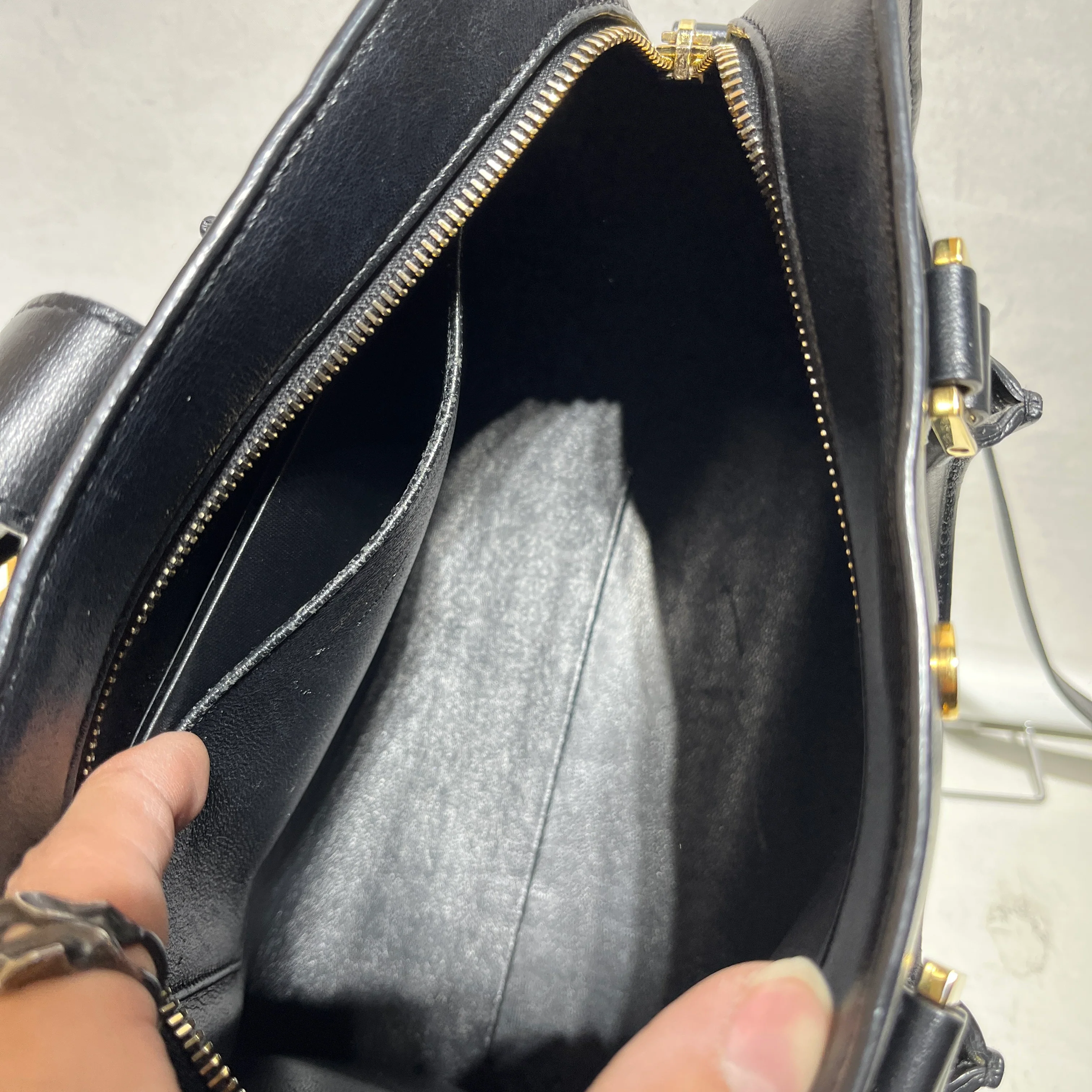 YVES SAINT LAURENT/Hand Bag/Leather/BLK/TOP HANDLE BABY BAG