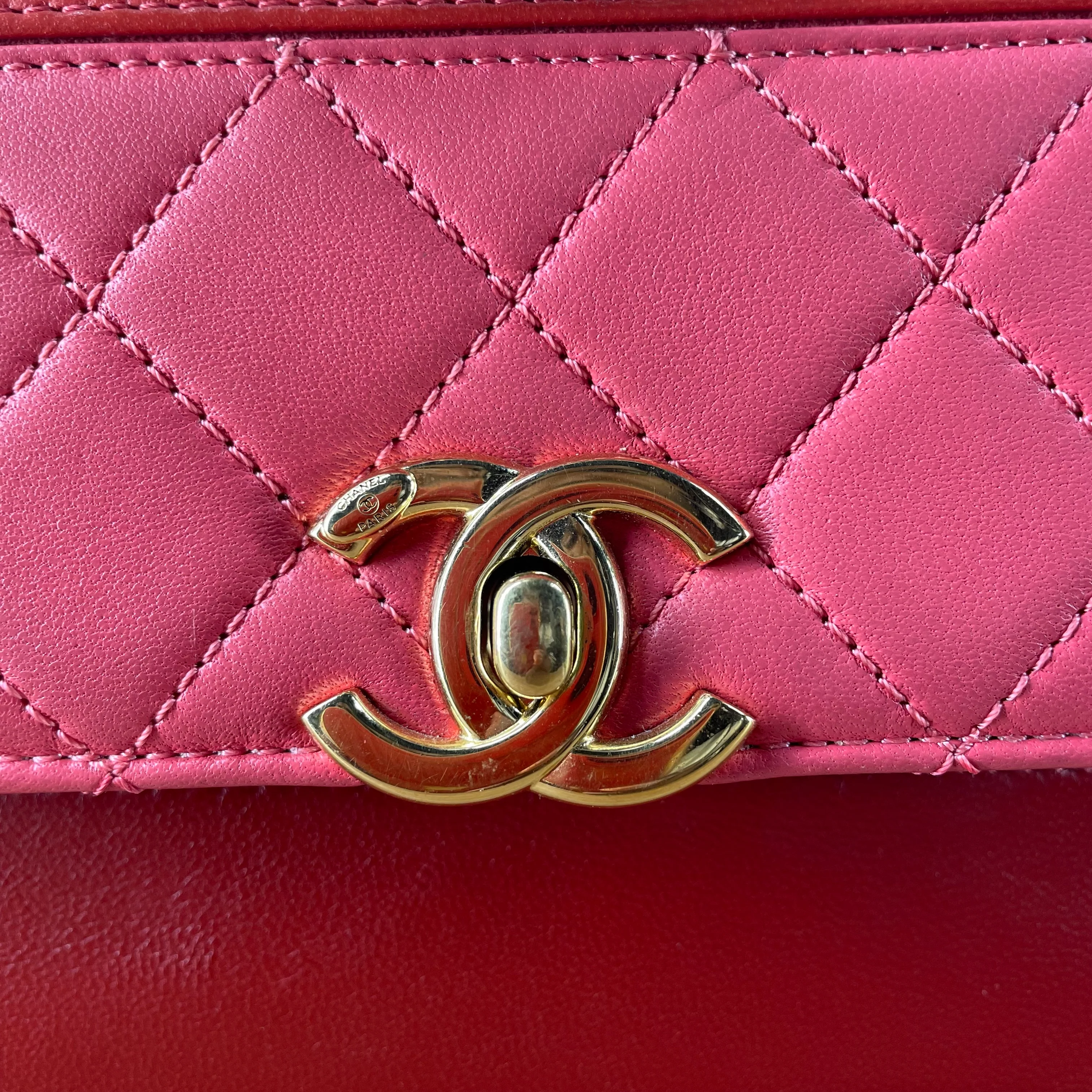 CHANEL/Cross Body Bag/Lambskin/RED/TRI COLOR LAMBSKIN QUILTED