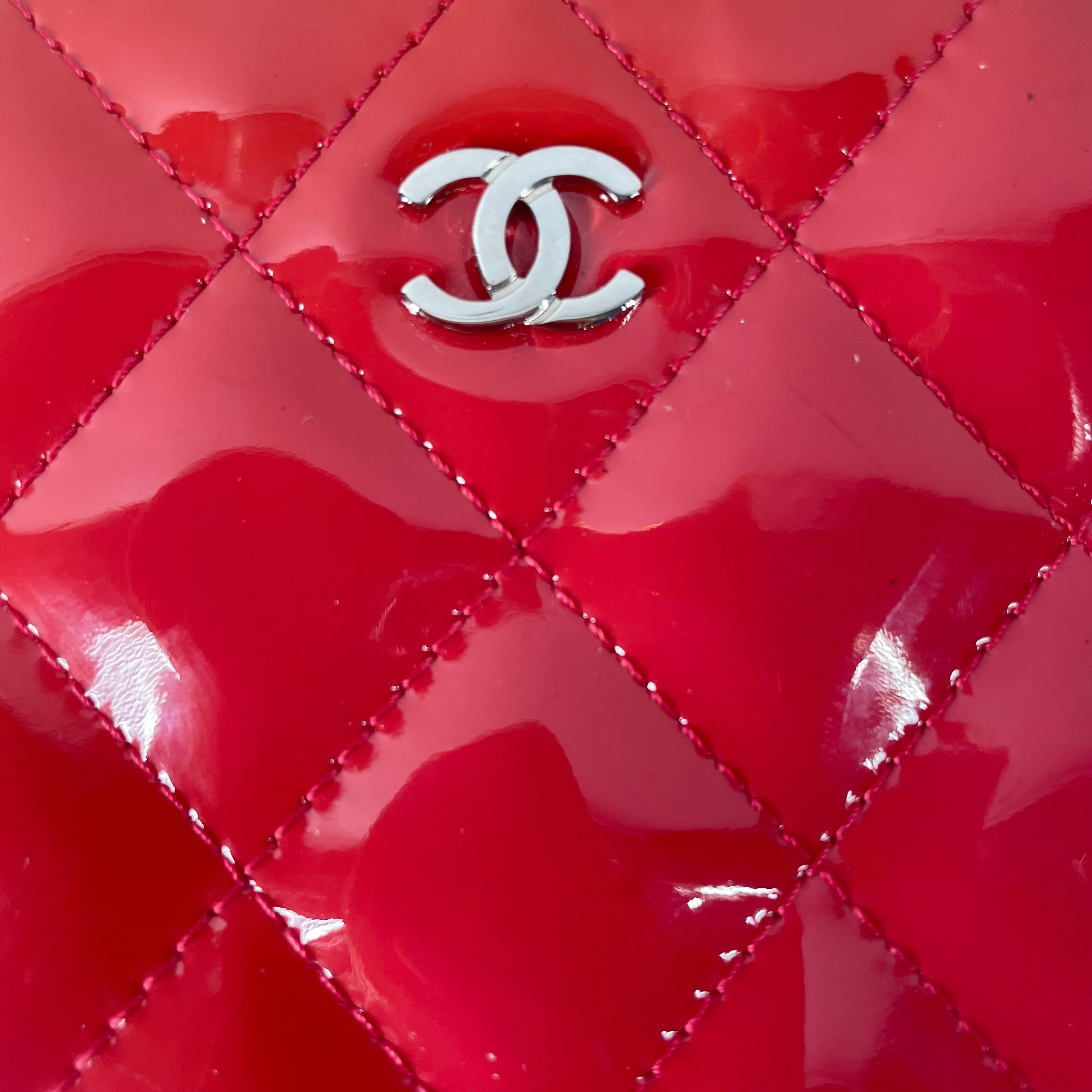 CHANEL/Clutch Bag/Leather/RED/MEDIUM QUILTED O-CASE