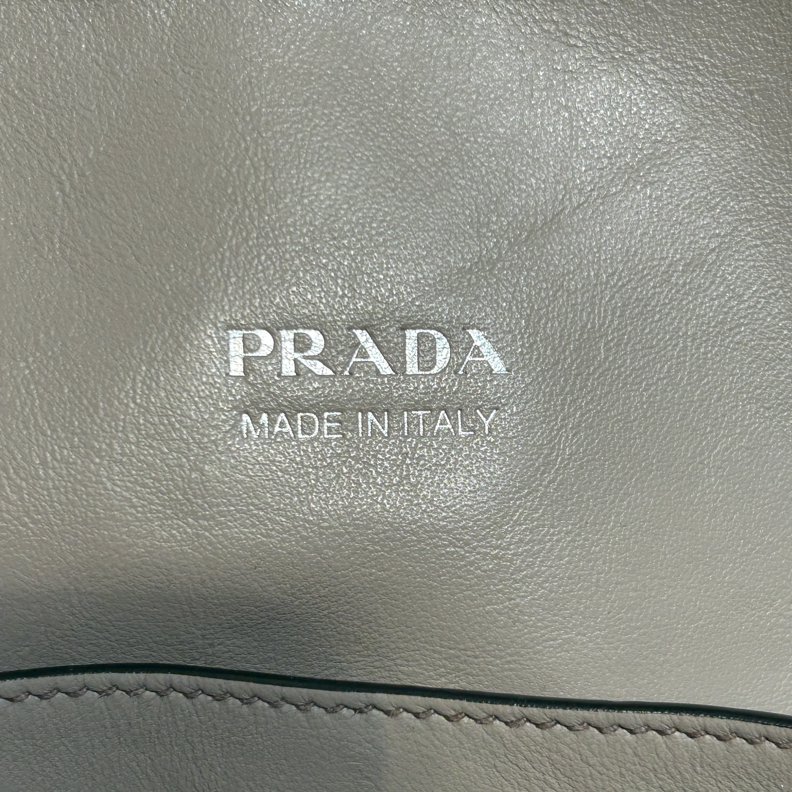 PRADA/Tote Bag/Leather/CRM/leather concept