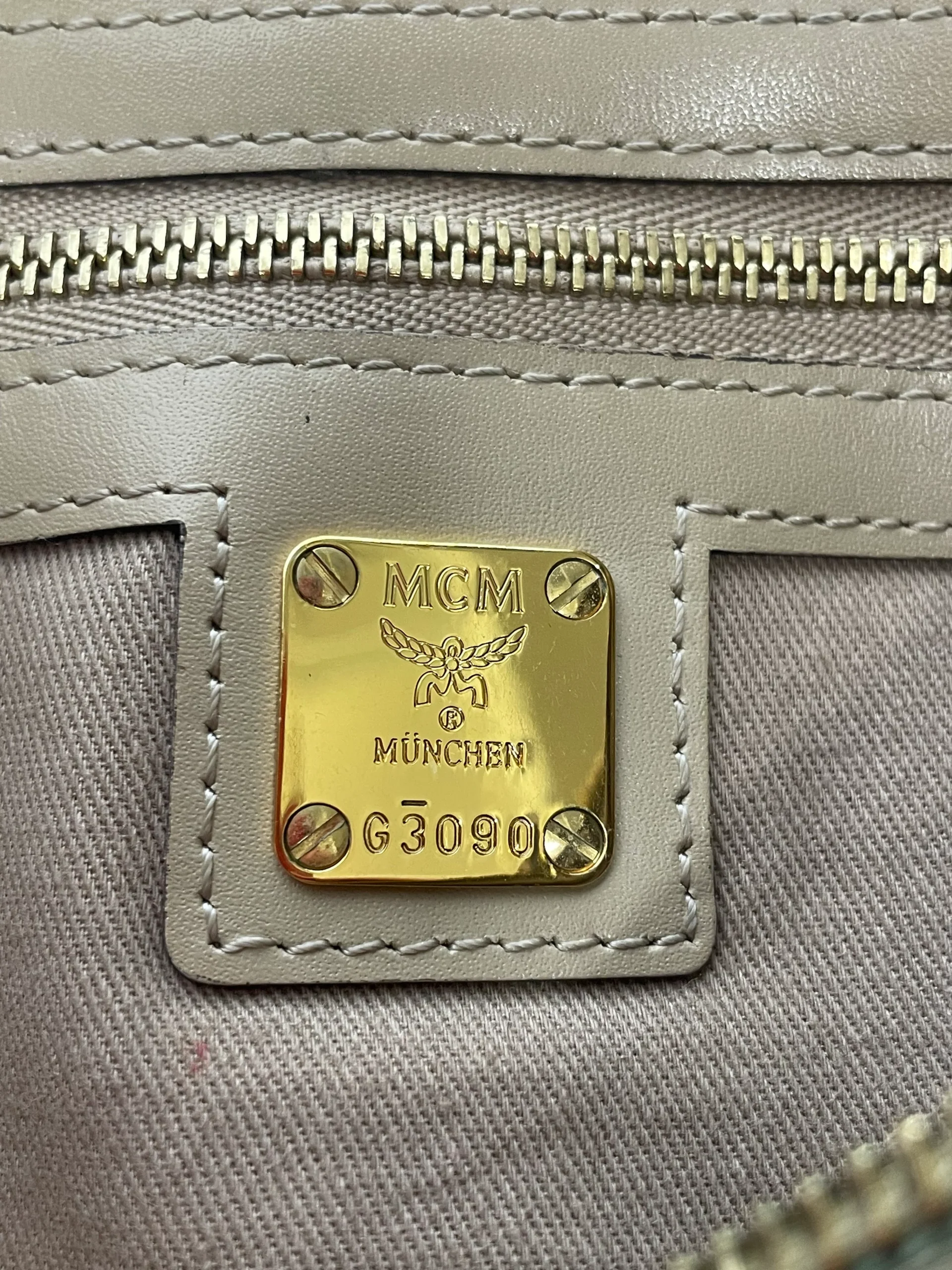 2877-mcm-clutch-bag-all-over-print-leather-beg-myz6axl81ig001-5.webp MCM/Clutch Bag/All Over Print/Leather/BEG/MYZ6AXL81IG001