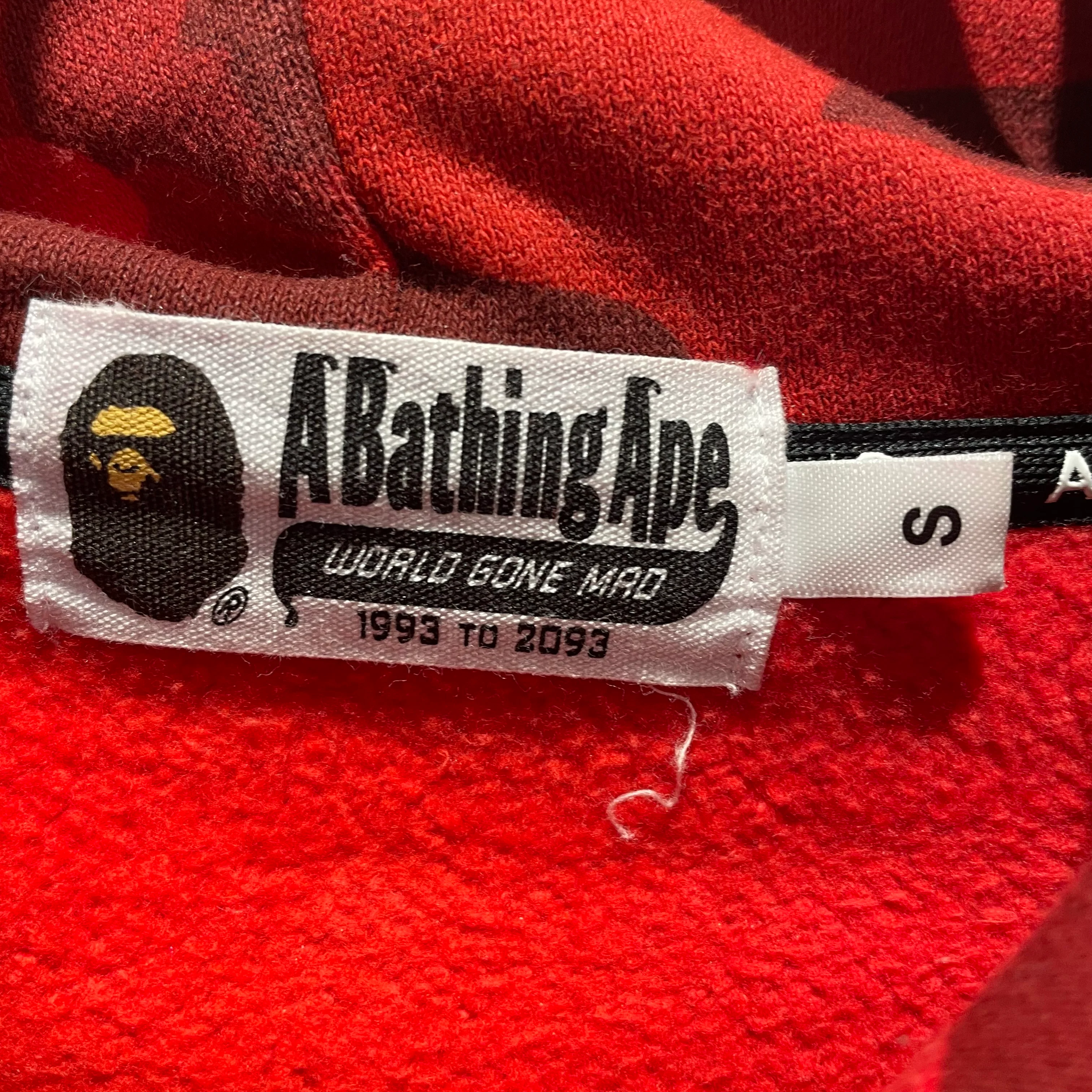299-a-bathing-ape-hoodie-s-all-over-print-cotton-red-shark-pullover-hoodie-4.webp A BATHING APE/Hoodie/S/All Over Print/Cotton/RED/Shark Pullover Hoodie