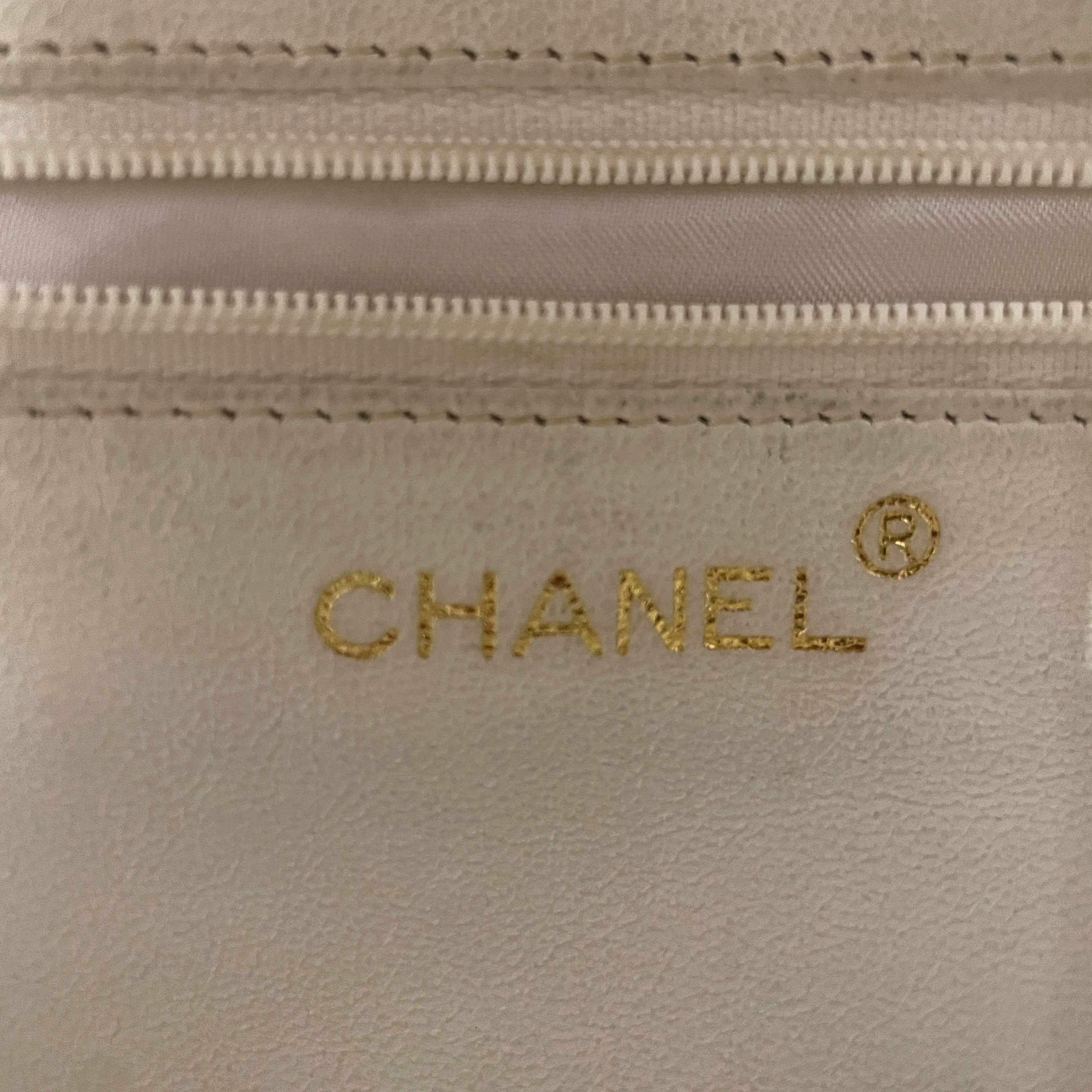 CHANEL/Cross Body Bag/Leather/CRM/4kwc36m
