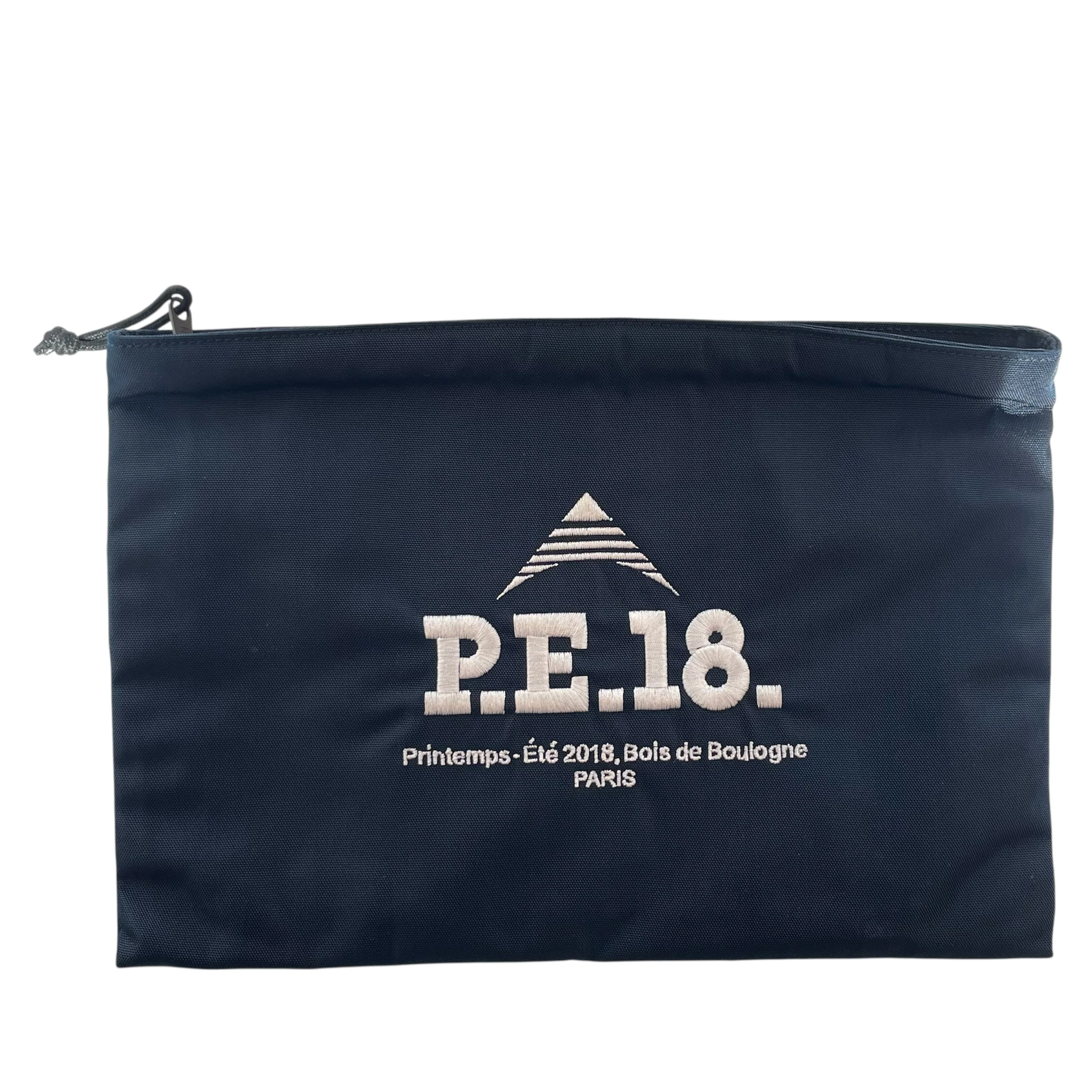 3549-balenciaga-clutch-bag-nylon-nvy-p-e-18--1.webp BALENCIAGA/Clutch Bag/Nylon/NVY/P.E.18.