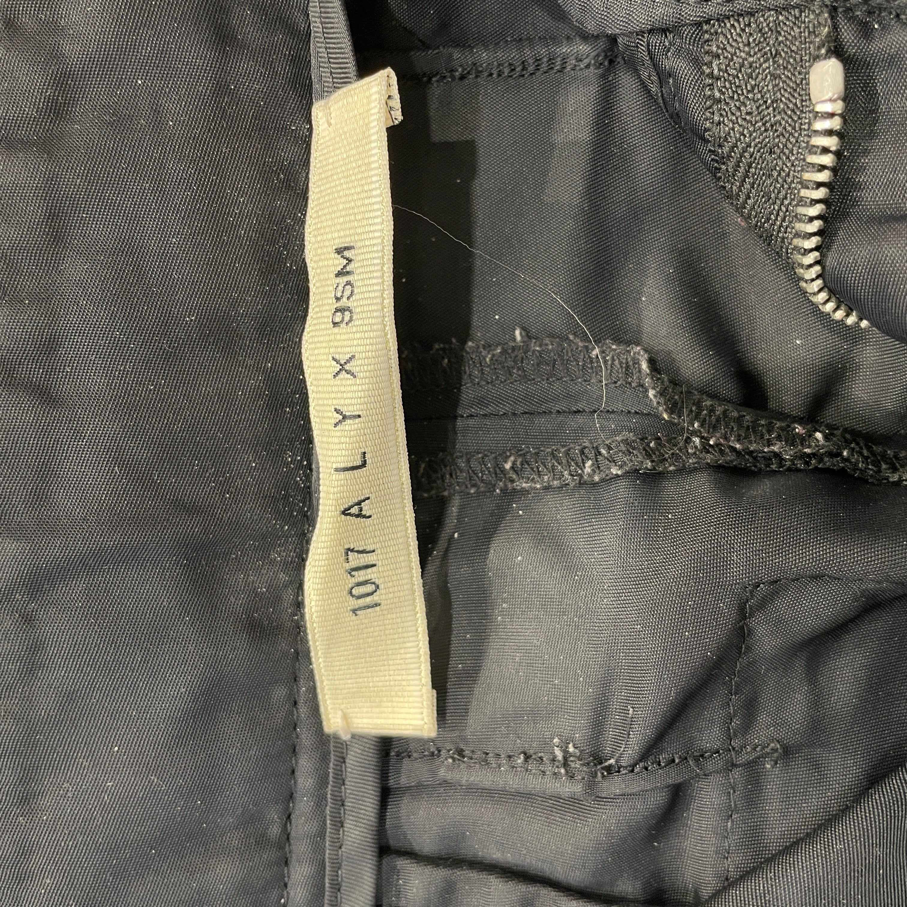 42-1017-alyx-9sm-alyx-shorts-44-nylon-blk-cargo-shorts-4.jpg 1017 ALYX 9SM(ALYX)/Shorts/44/Nylon/BLK/CARGO SHORTS